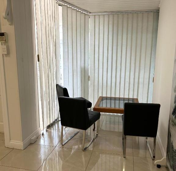 פנסיון 26 Gladstone Rd Highgate Hill