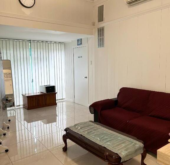 פנסיון 26 Gladstone Rd Highgate Hill