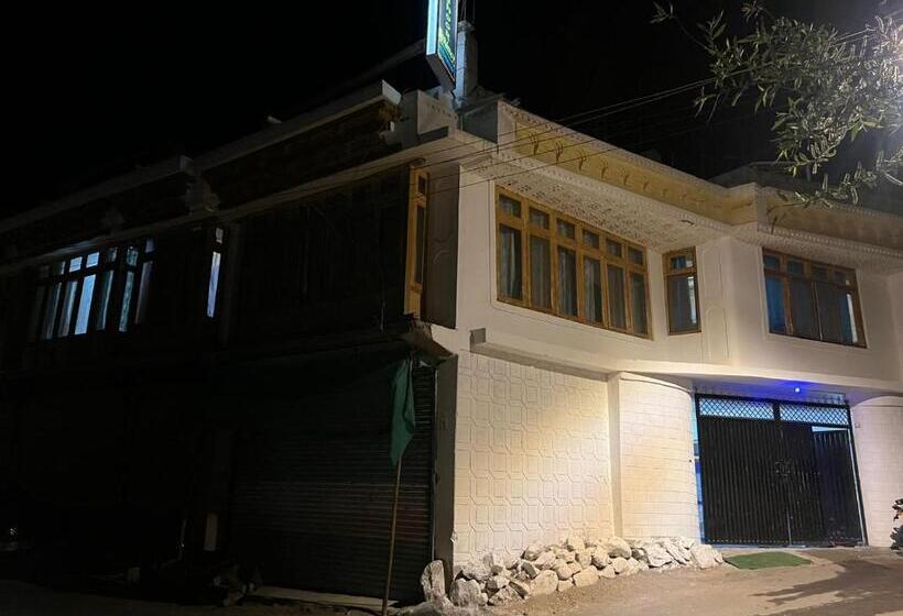 پانسیون Ashoor Residence Leh Ladakh