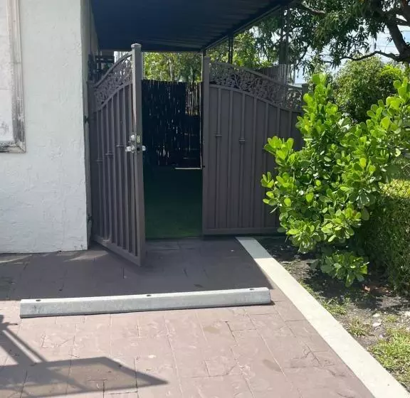 Majatalo Cozy Studio Apartment With Private Entrance And Patio