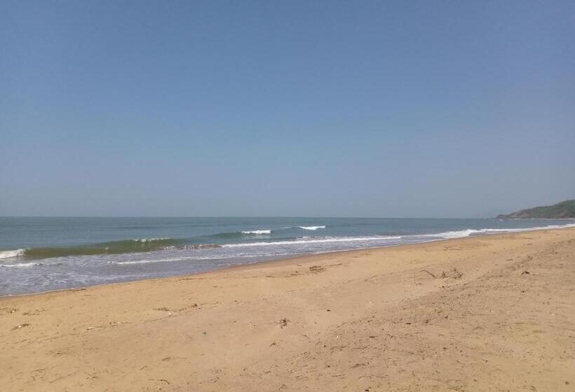 پانسیون Gopal Beach House