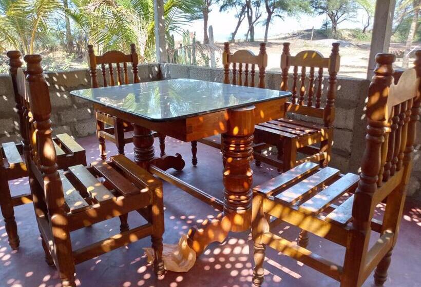 پانسیون Gopal Beach House