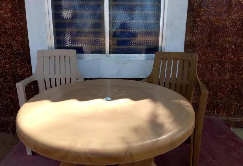 پانسیون Gopal Beach House