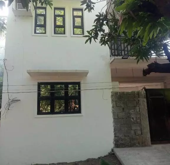 ペンション Manel Guest House