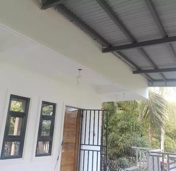 ペンション Manel Guest House