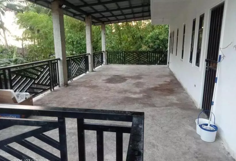 ペンション Manel Guest House