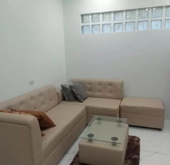 ペンション Manel Guest House