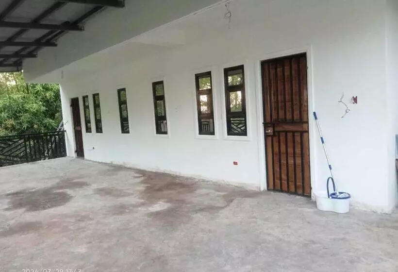 ペンション Manel Guest House