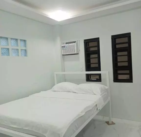 ペンション Manel Guest House