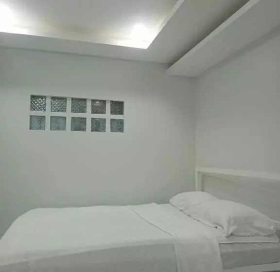 ペンション Manel Guest House