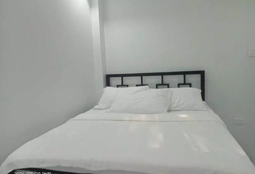 ペンション Manel Guest House