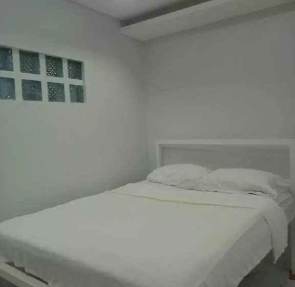 ペンション Manel Guest House