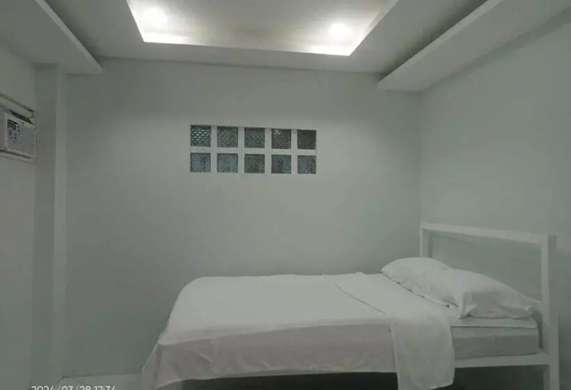 ペンション Manel Guest House