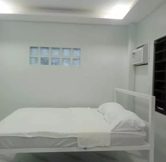 ペンション Manel Guest House