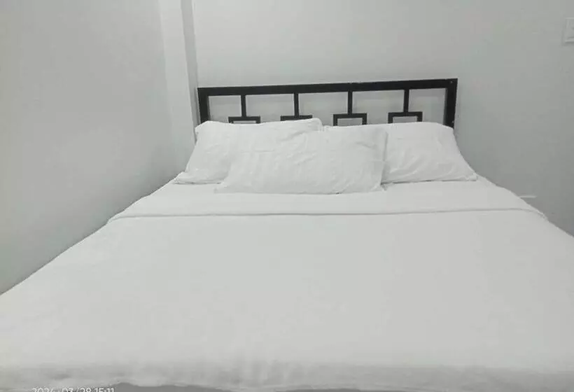 ペンション Manel Guest House