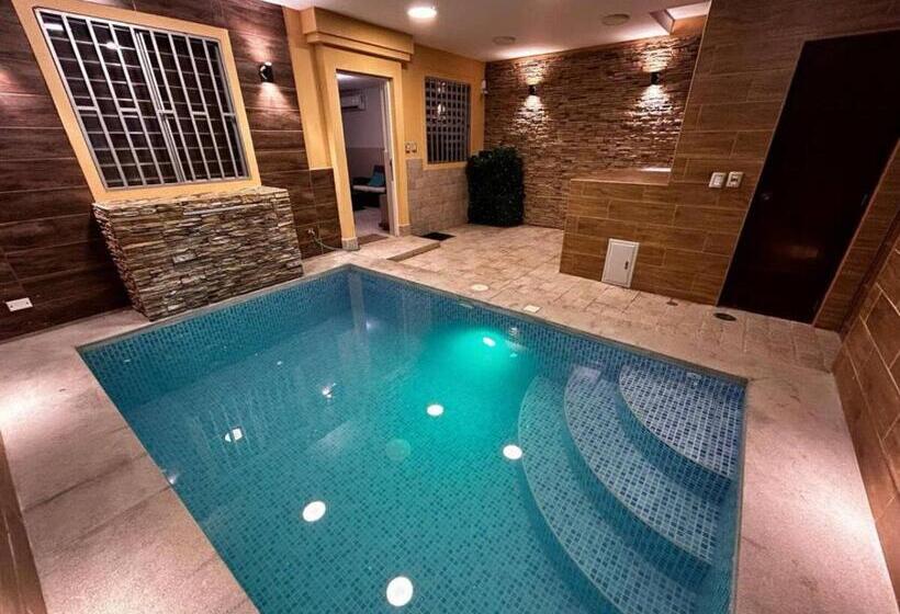 Pension Piscina Temperada   10 Personas