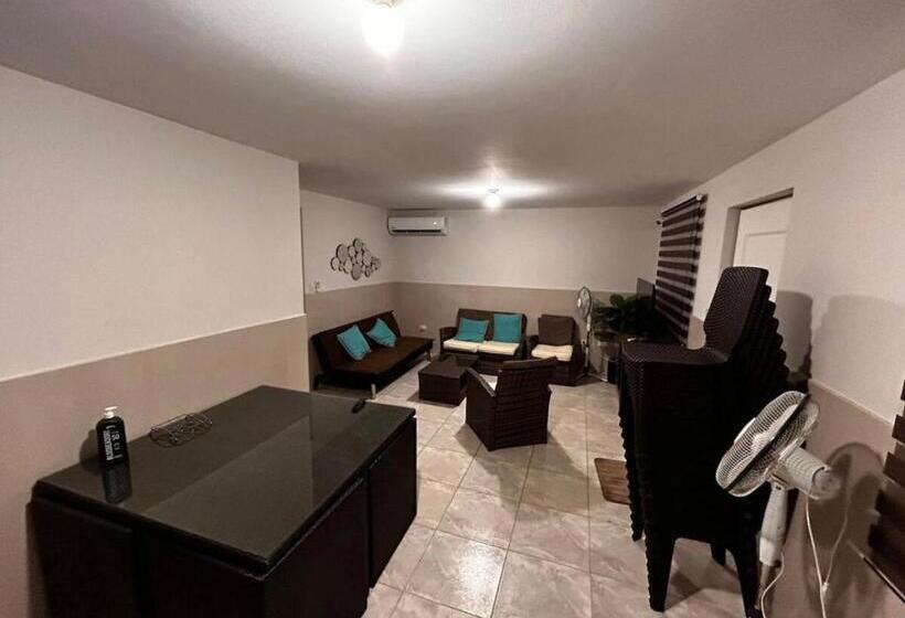 Pension Piscina Temperada   10 Personas