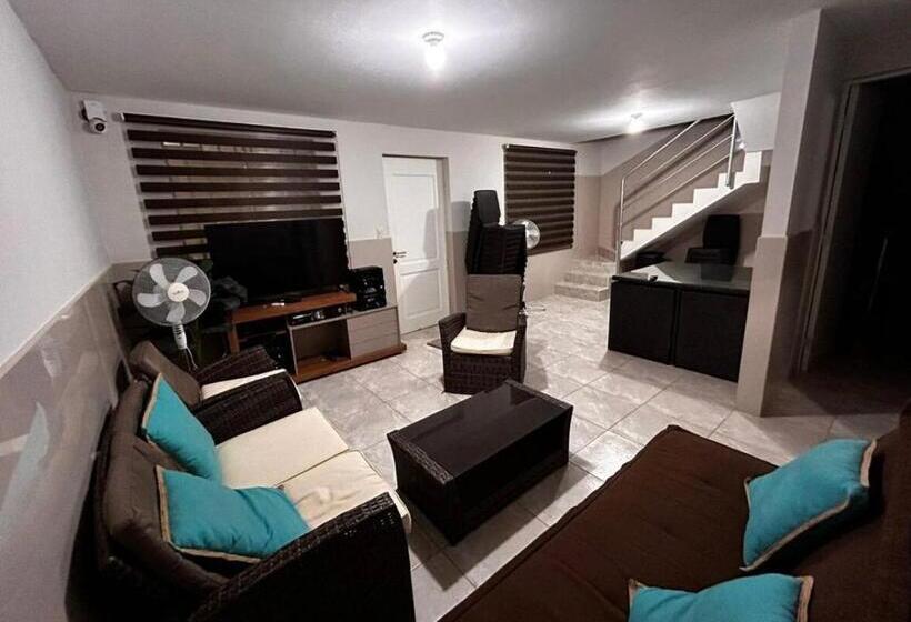 Pension Piscina Temperada   10 Personas