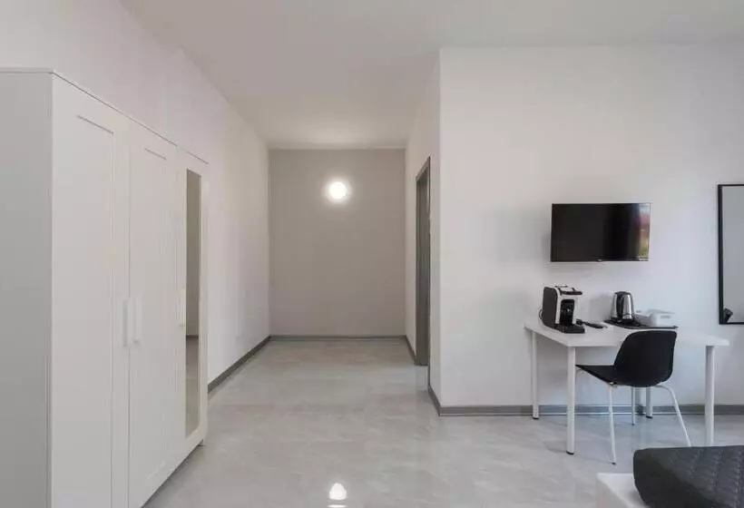 پانسیون Travelershome Ciampino Airport Guesthouse 600m To Airport