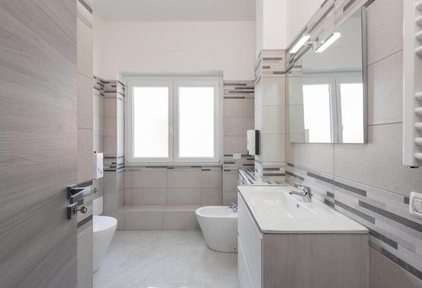 پانسیون Travelershome Ciampino Airport Guesthouse 600m To Airport