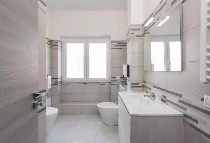 پانسیون Travelershome Ciampino Airport Guesthouse 600m To Airport