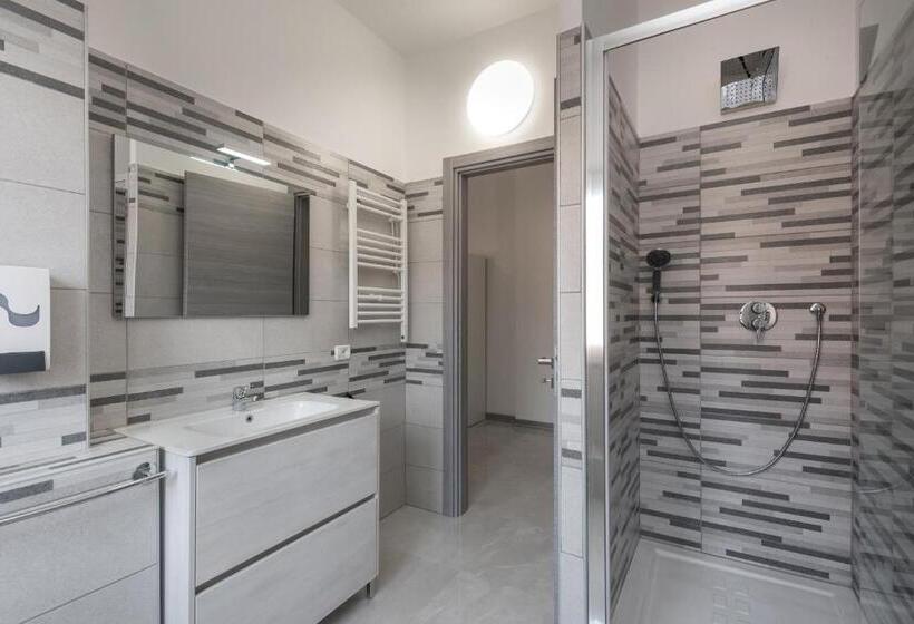 پانسیون Travelershome Ciampino Airport Guesthouse 600m To Airport