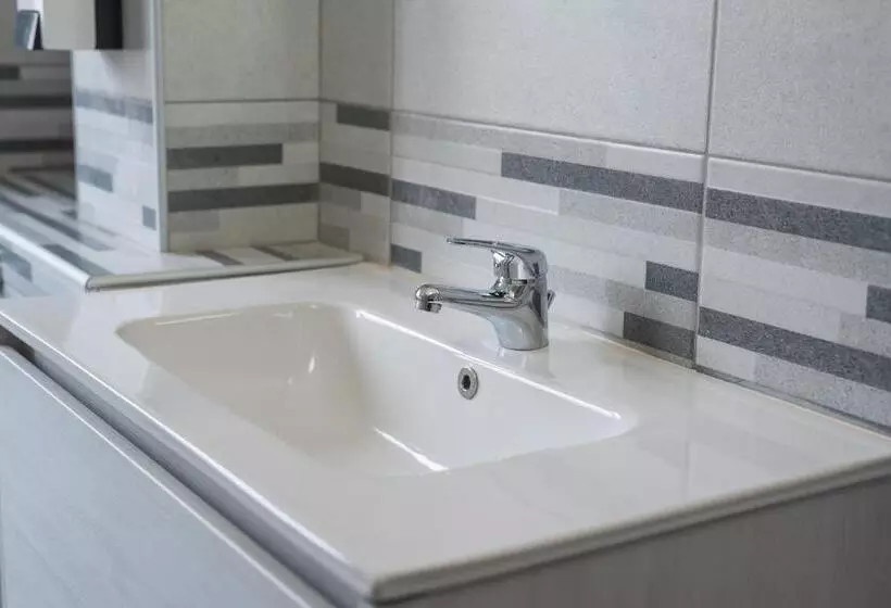 پانسیون Travelershome Ciampino Airport Guesthouse 600m To Airport