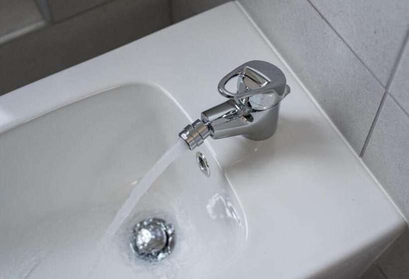 پانسیون Travelershome Ciampino Airport Guesthouse 600m To Airport