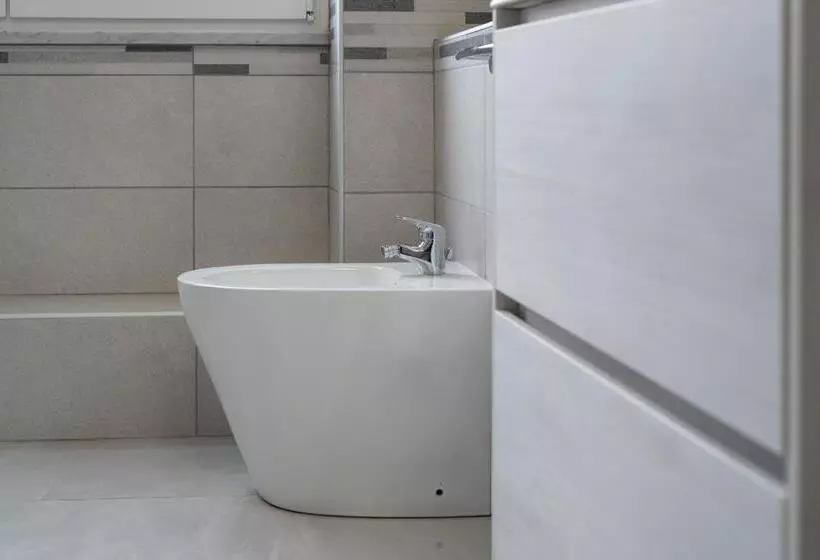 پانسیون Travelershome Ciampino Airport Guesthouse 600m To Airport