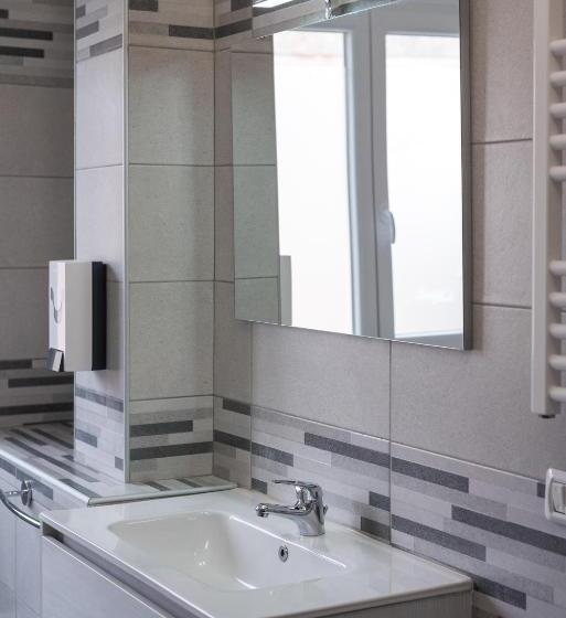 پانسیون Travelershome Ciampino Airport Guesthouse 600m To Airport