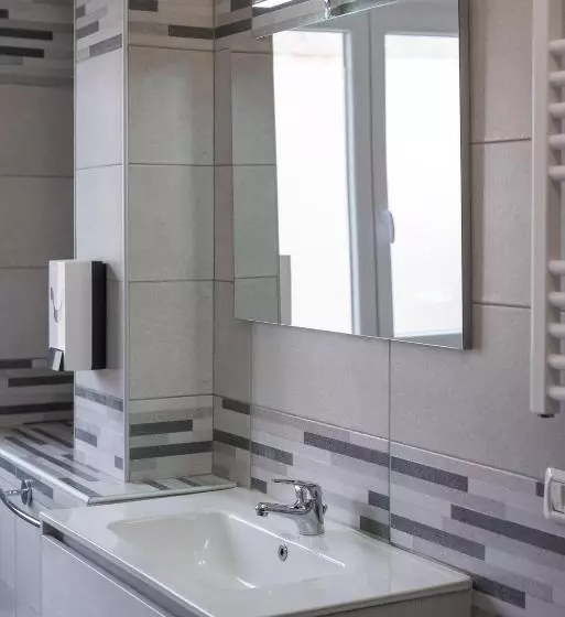 پانسیون Travelershome Ciampino Airport Guesthouse 600m To Airport