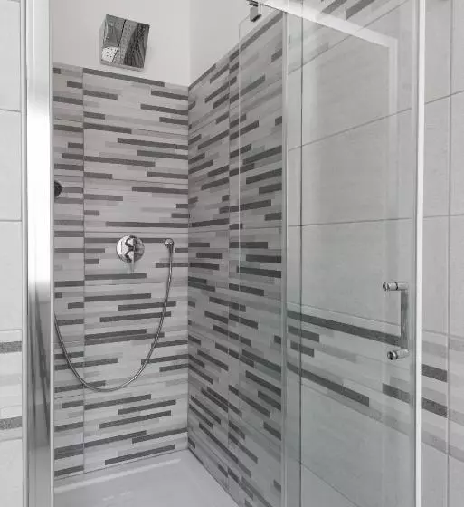 پانسیون Travelershome Ciampino Airport Guesthouse 600m To Airport