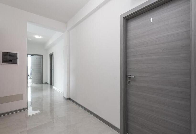 پانسیون Travelershome Ciampino Airport Guesthouse 600m To Airport