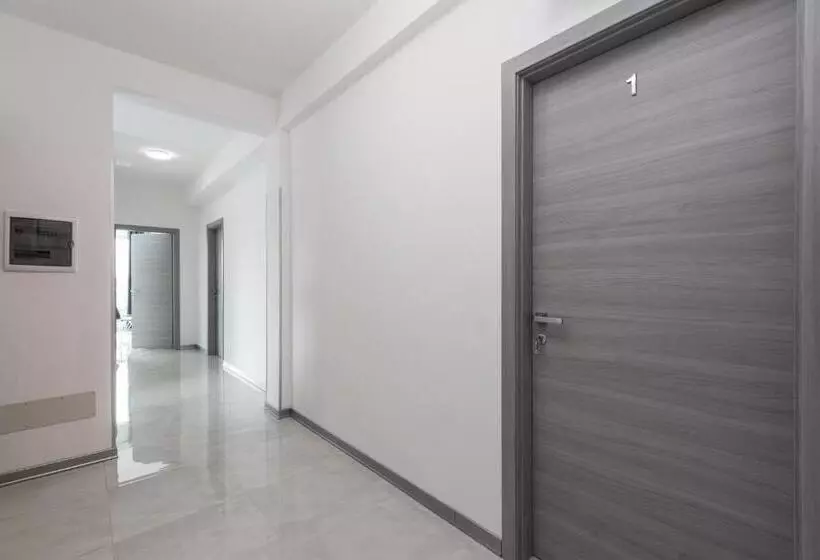 پانسیون Travelershome Ciampino Airport Guesthouse 600m To Airport