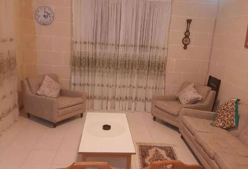 تختخواب و صبحانه Ramla