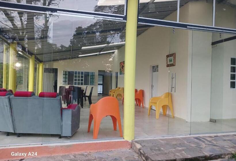 민박 Refugio En La Montaña