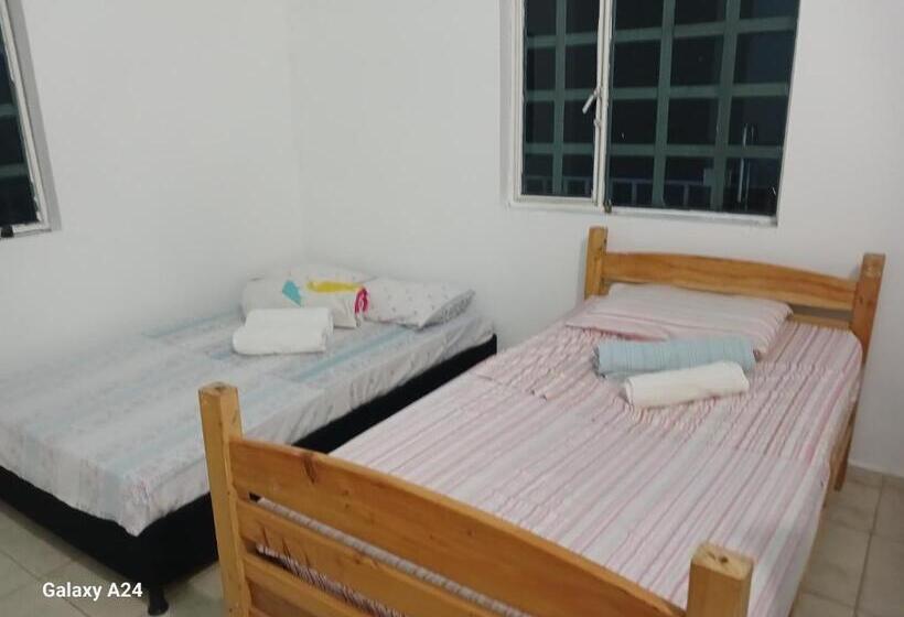 민박 Refugio En La Montaña