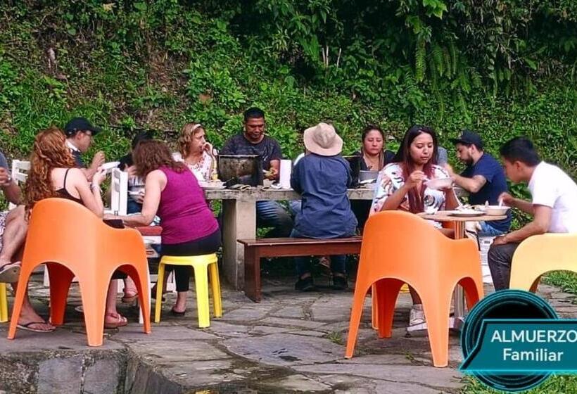 민박 Refugio En La Montaña