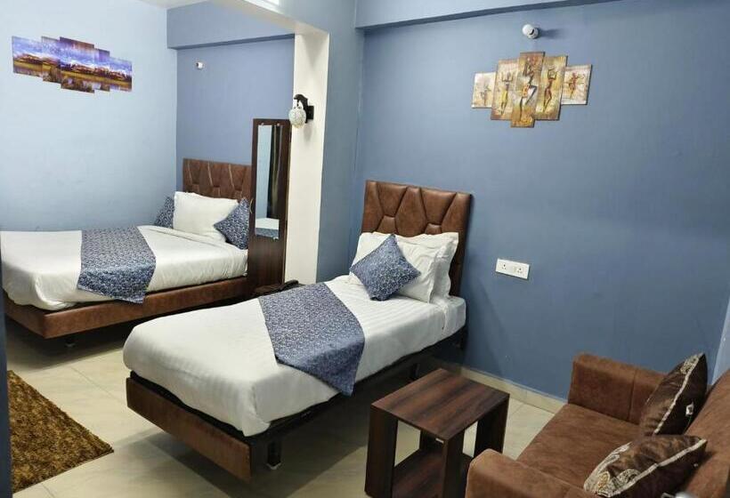 Fabhotel Dream Palace