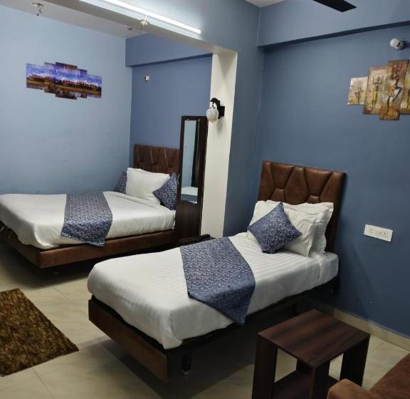 Fabhotel Dream Palace