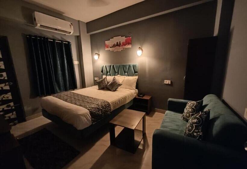 Fabhotel Dream Palace