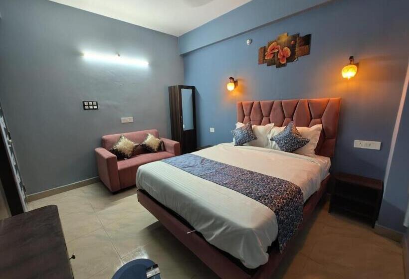 Fabhotel Dream Palace