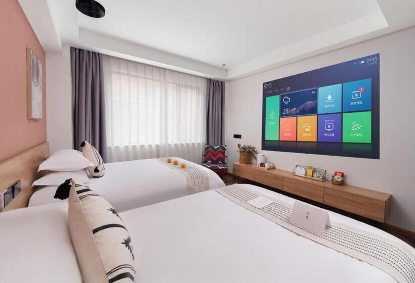 Hotel Yiwu Holly