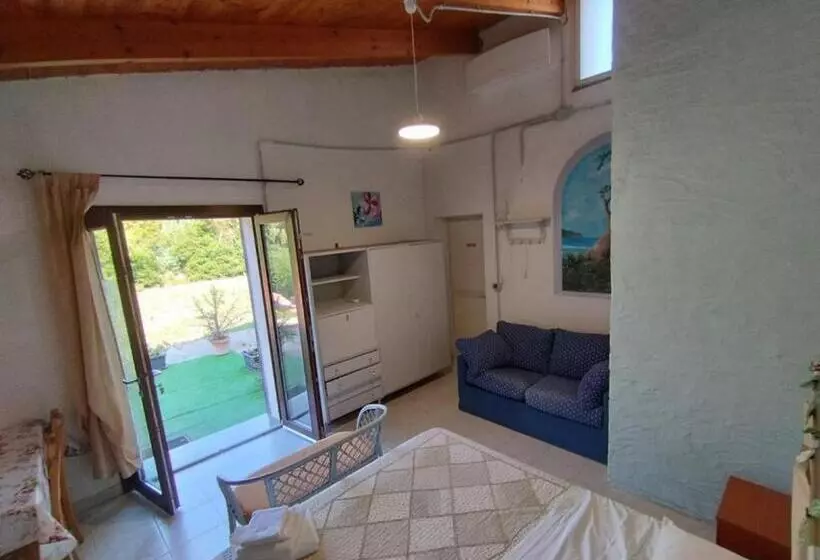 ペンション Camera Serraona