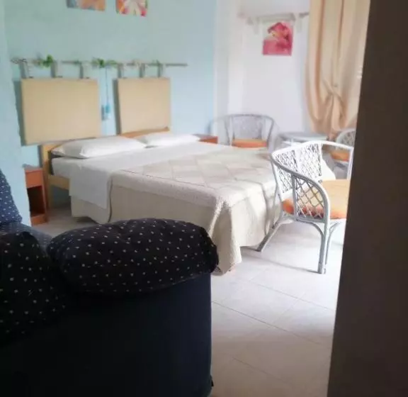 ペンション Camera Serraona