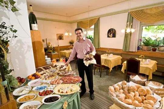 Hotelli Albergo Al Cervo   Gasthof Zum Hirschen