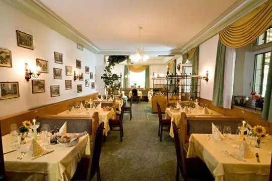Hotelli Albergo Al Cervo   Gasthof Zum Hirschen