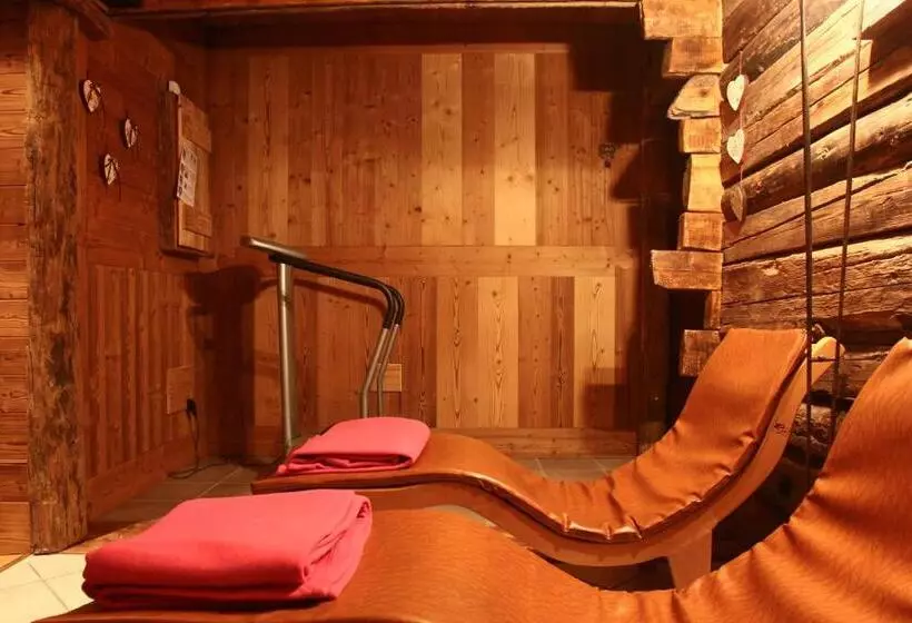 Hotelli Albergo Boule De Neige