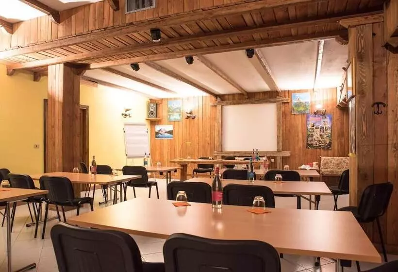 Hotelli Albergo Boule De Neige