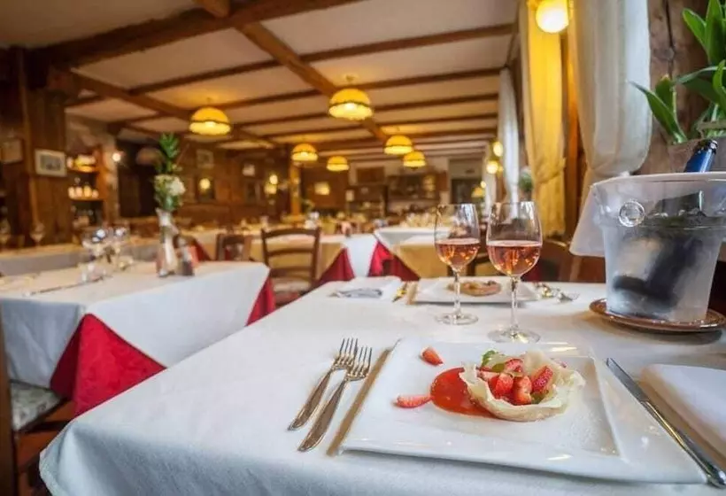 Hotelli Albergo Boule De Neige